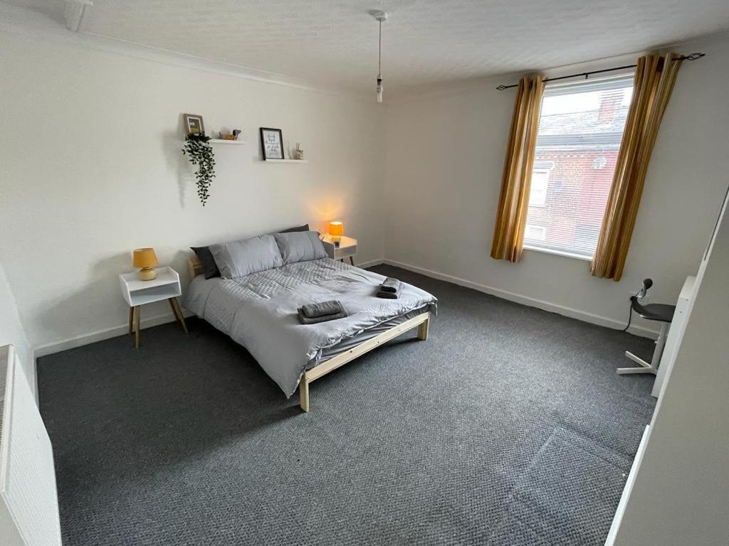 Cheerful 2 Bedroom House Hindley Kültér fotó